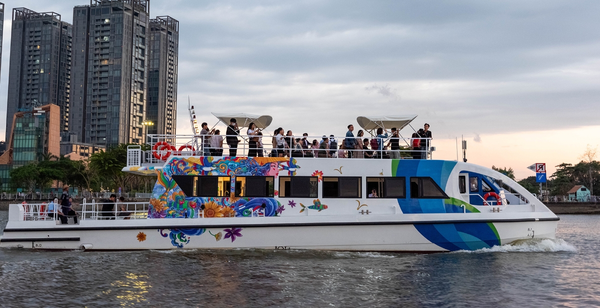 TP.HCM hiện có 11 tuyến hàng hải và 101 tuyến đường thủy nội địa với tổng chiều dài 913 km.