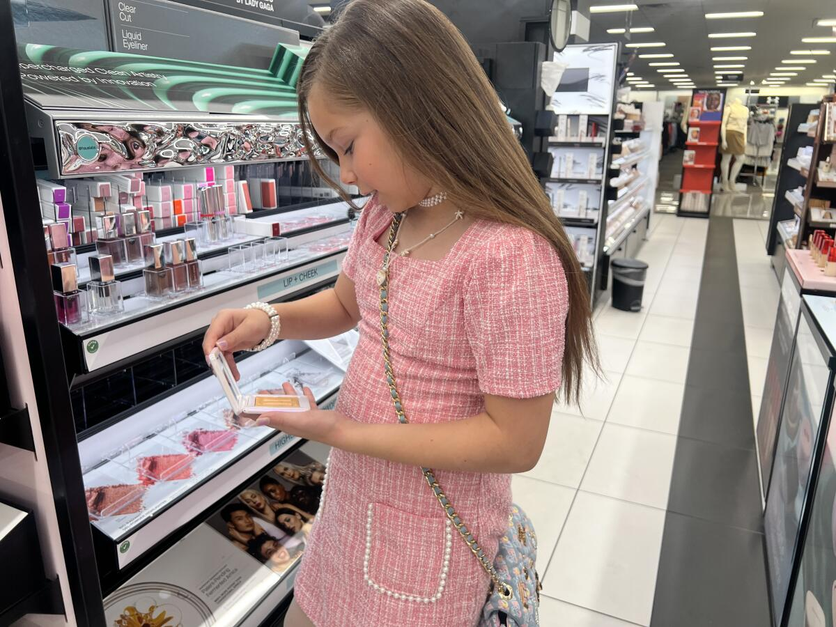 Trẻ em tuổi tween muốn tỏ ra trưởng thành và có trải nghiệm mua sắm như người lớn tại Sephora.