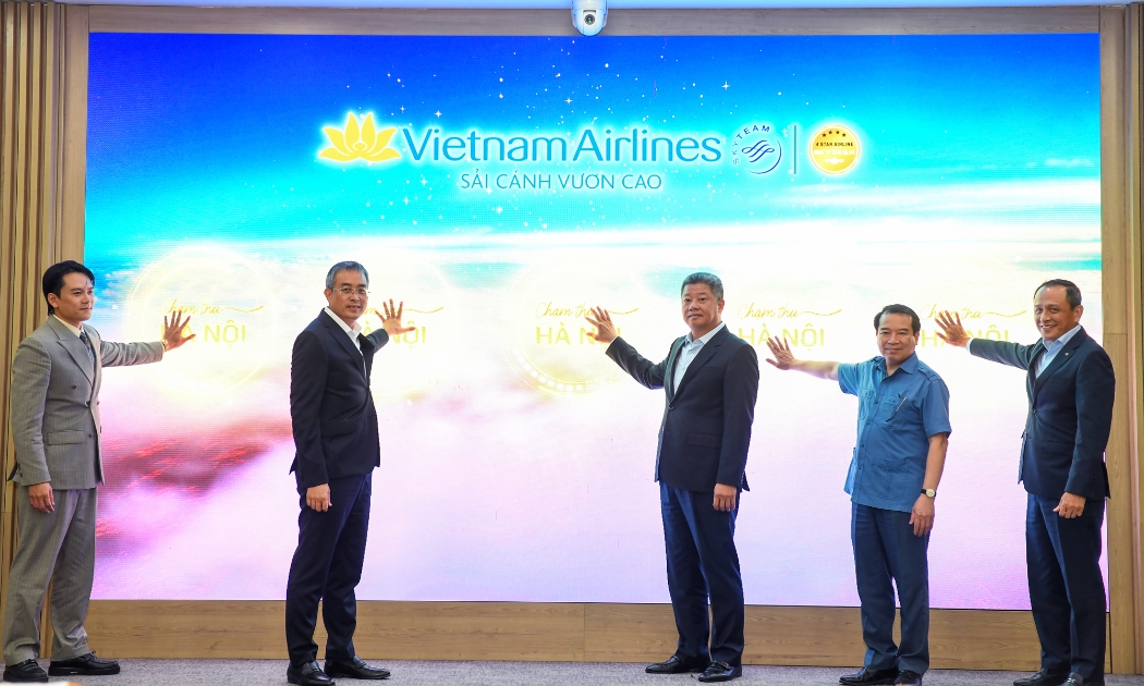 Các đại biểu nhấn nút công bố chiến dịch 