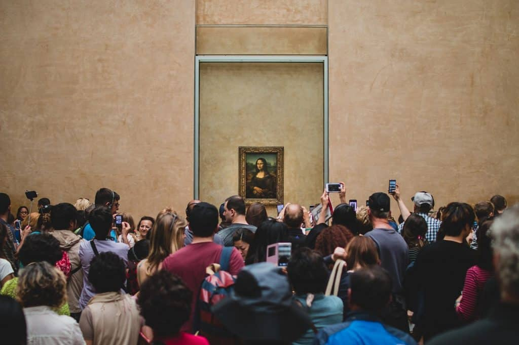 Tại bảo tàng Louvre, mỗi ngày có tới 20.000 người muốn chiêm ngưỡng bức tranh Mona Lisa.