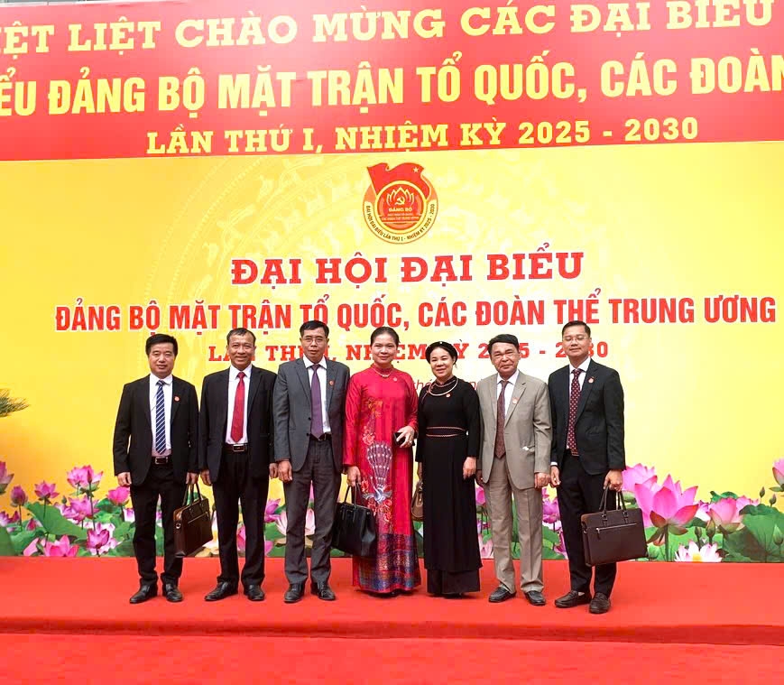 Đoàn đại biểu Đảng bộ Liên hiệp các Hội Khoa học và Kỹ thuật Việt Nam chụp ảnh tại đại hội.