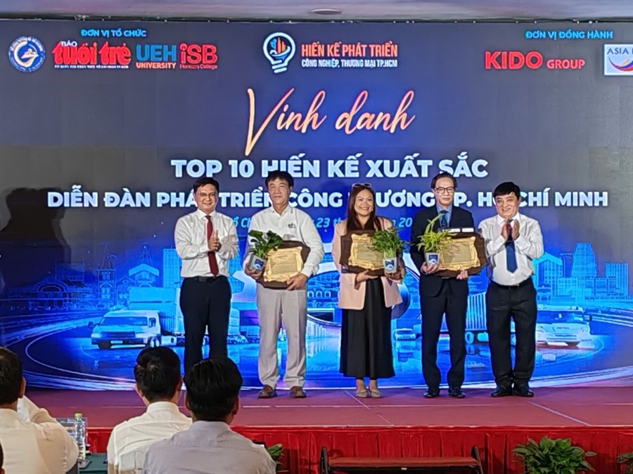 TP.HCM vinh danh Top 10 hiến kế phát triển trung tâm công nghiệp, thương mại, logistic quốc tế.