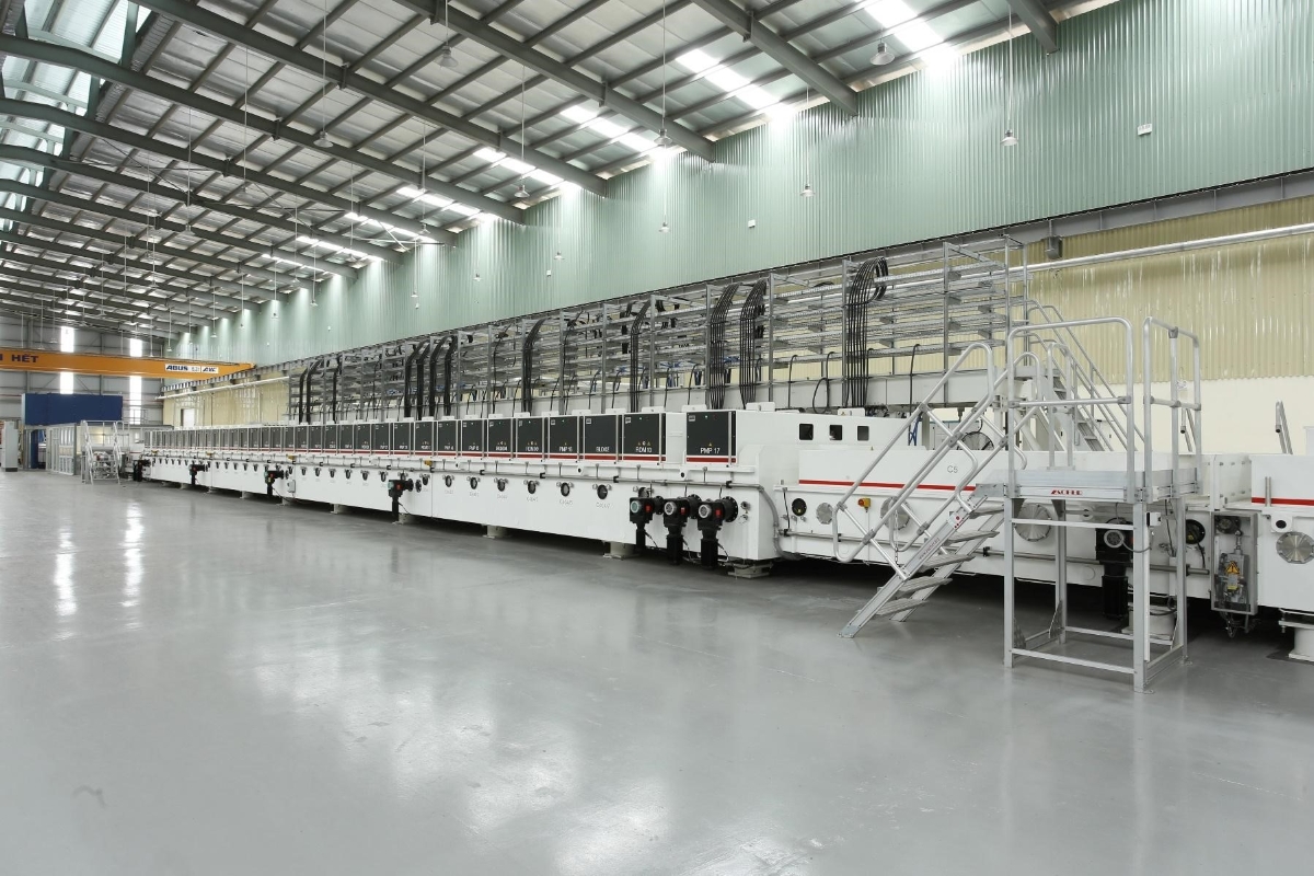 Nhà
máy Kính Tiết kiệm năng lượng Viglacera được chứng nhận LEED Silver từ Hiệp hội
Công trình Xanh Mỹ, trong khi sản phẩm kính tiết kiệm năng lượng Viglacera cũng
đạt chứng nhận Sản phẩm Xanh (EPD) do EPD Hub cấp – khẳng định tiêu chuẩn quốc
tế về phát triển bền vững 