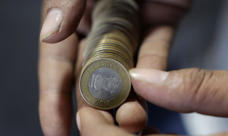 Rupee sụt xuống mức thấp kỷ lục, Ngân hàng Trung ương Ấn Độ có thể đã can thiệp