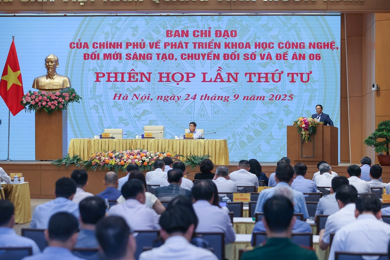 Phiên họp được kết nối trực tuyến từ trụ sở Chính phủ tới 34 tỉnh, thành phố trực thuộc Trung ương - Ảnh: VGP.&nbsp;