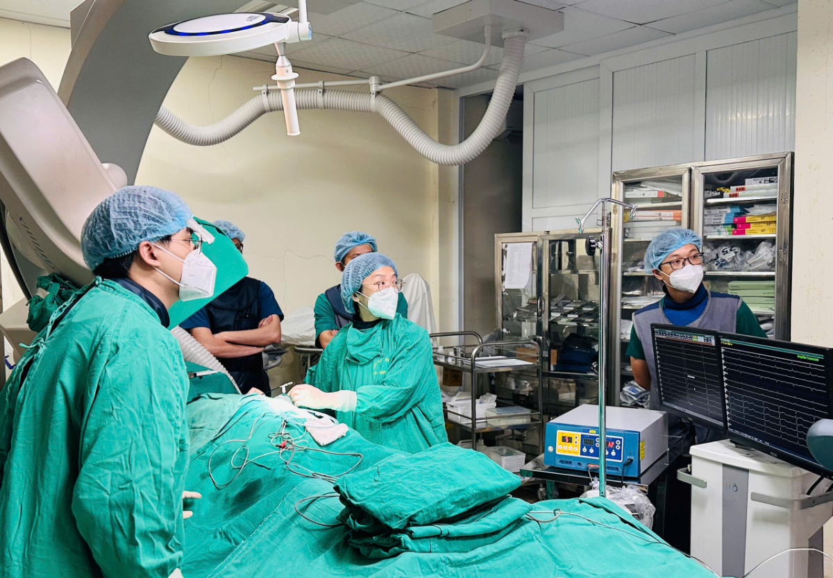 Các chuyên gia của Bệnh viện Đa khoa tỉnh Thanh Hóa và Bệnh viện Tim mạch Hạ Môn (Trung Quốc) đã phối hợp thực hiện thành công 4 ca can thiệp tim mạch phức tạp.