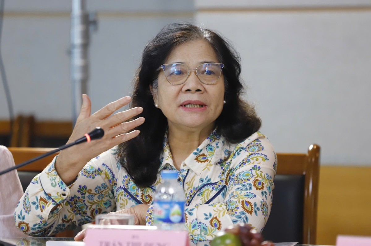 Bà Trần Thị Dung: 