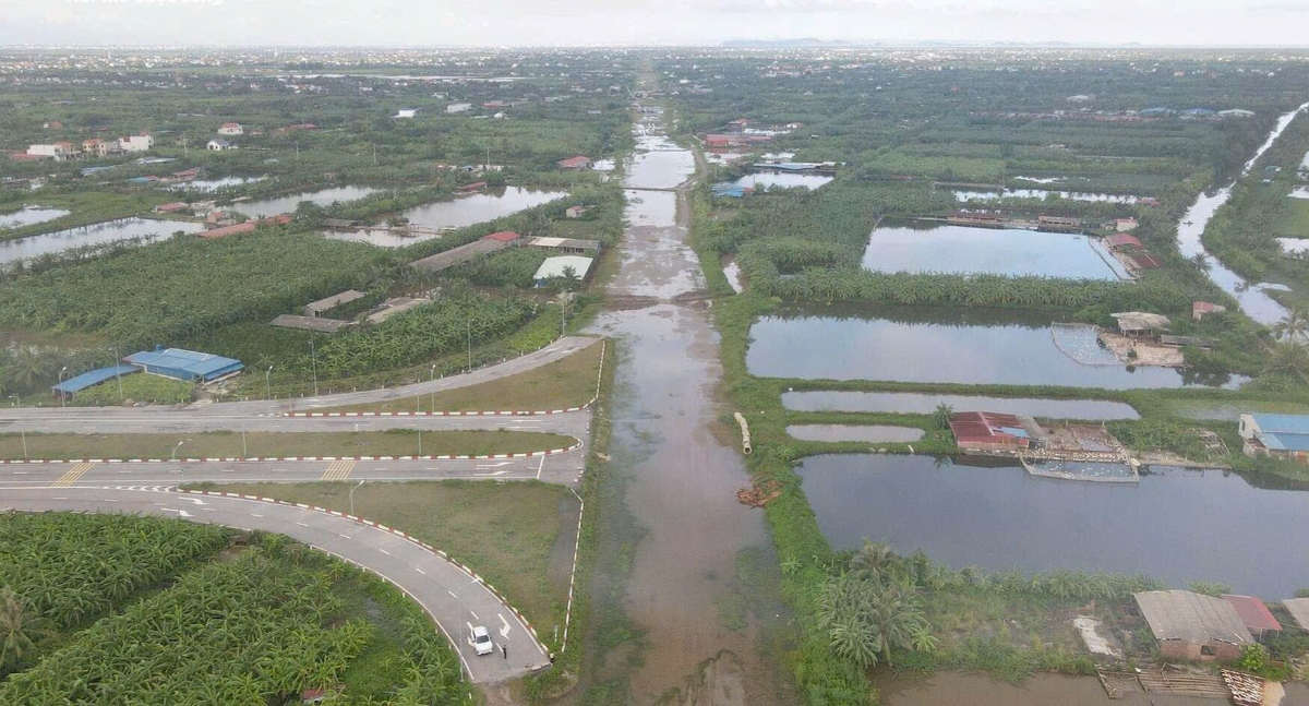 Tuyến đường bộ ven biển đang đầu tư dở dang tại khu vực nút giao với đường Lạng Am (xã Trấn Dương, Hải Phòng).