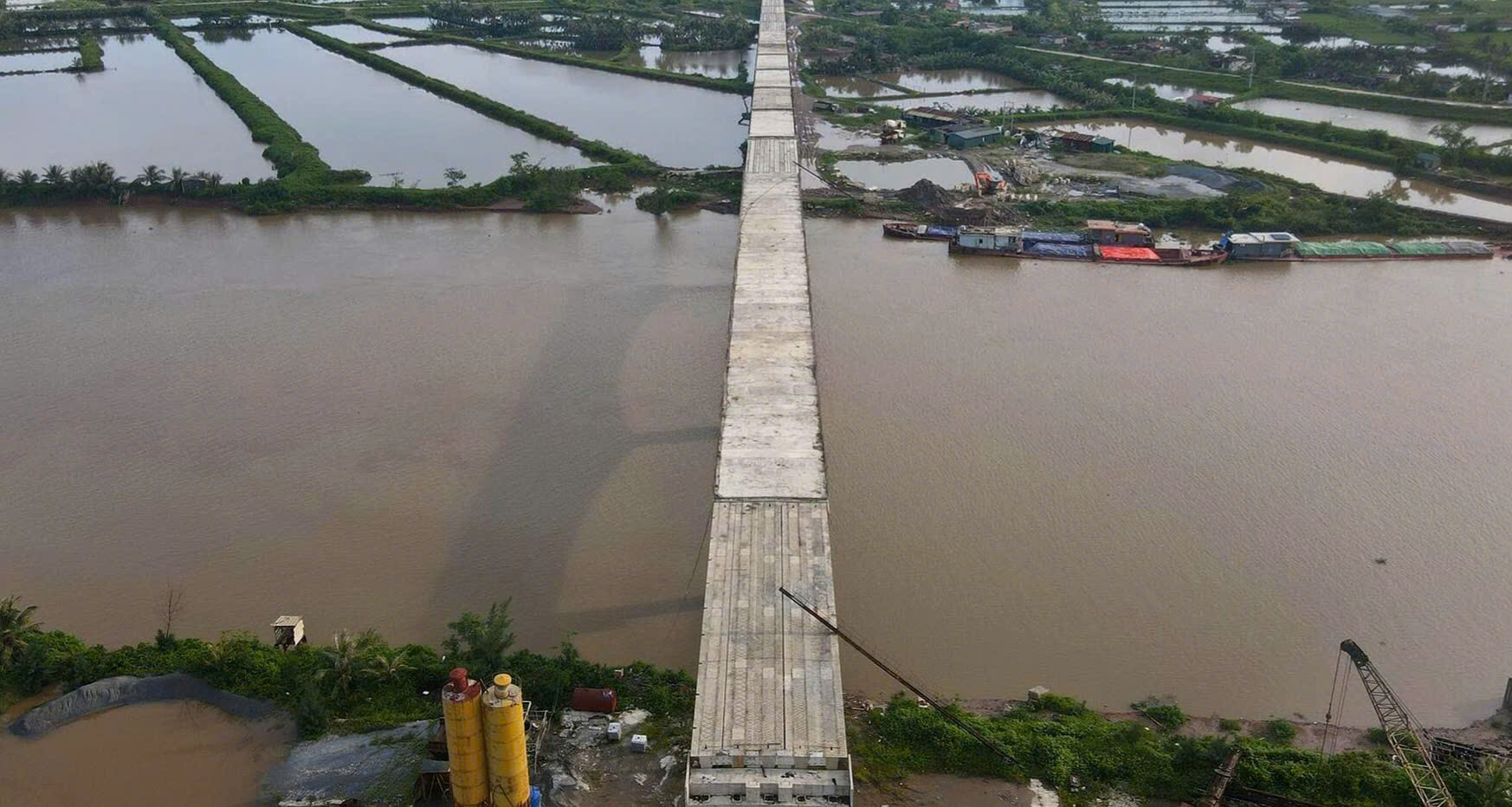 Cầu Thái Bình trên tuyến đường bộ ven biển Hải Phòng và 9km trên địa bàn tỉnh Thái Bình (nay là Hưng Yên) sẽ được đầu tư thêm một đơn nguyên khi nâng cấp thành cao tốc. 