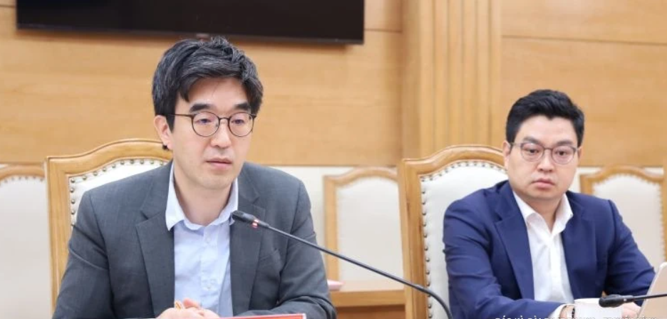 Ông Kim Nam Ho, Phó Chủ tịch HĐQT SK Innovation phát biểu tại buổi làm việc.