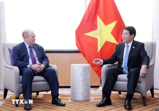 Chủ tịch nước Lương Cường tiếp Thượng Nghị sỹ Mỹ Chris Coons. Ảnh: TTXVN.