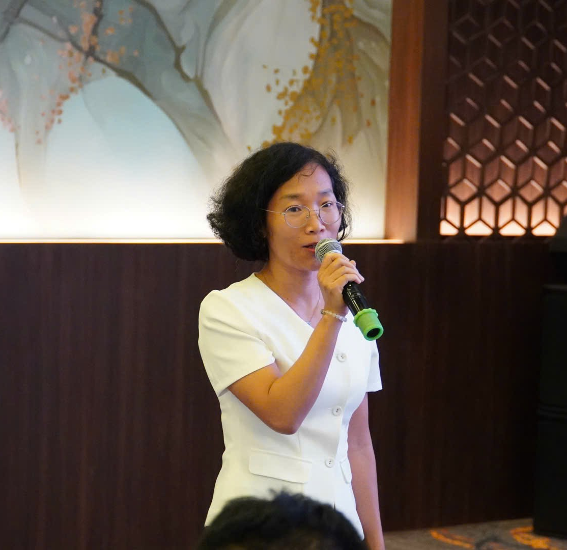 Bà Nguyễn Hồng Loan đề xuất xây dựng phương án quản lý thống nhất với ETS và giao dịch tín chỉ carbon quốc tế là yếu tố then chốt để tránh rủi ro bán vượt mức, bảo đảm đủ tín chỉ cho tuân thủ trong nước và duy trì tính toàn vẹn của mục tiêu NDC.