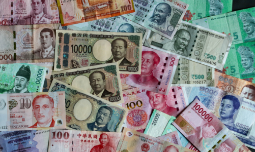 Đồng yên sụt mạnh vì giao dịch carry-trade trở lại