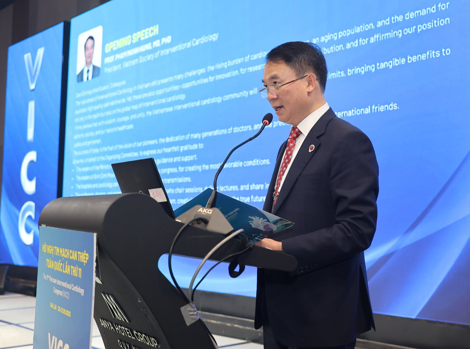 GS.TS Phạm Mạnh Hùng, Chủ tịch Phân hội Tim mạch học Can thiệp Việt Nam, phát biểu tại Tại Hội nghị Tim mạch Can thiệp Toàn quốc lần thứ 11.