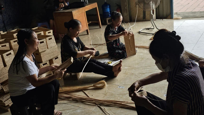 Mây tre đan xuất khẩu đã giúp người lao động tại Hưng Yên có việc làm ổn định, góp phần đảm bảo an sinh và giảm nghèo bền vững.