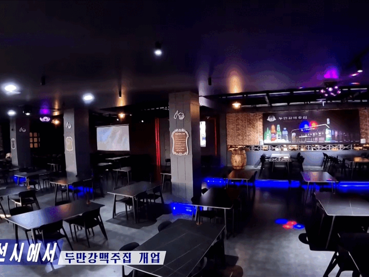 Tumen River Beer House tại thành phố Rason, Triều Tiên.