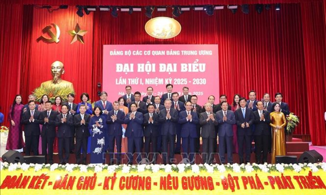 Tổng Bí thư Tô Lâm, các đồng chí lãnh đạo, nguyên lãnh đạo Đảng, Nhà nước và các đại biểu dự Đại hội. Ảnh: TTXVN.