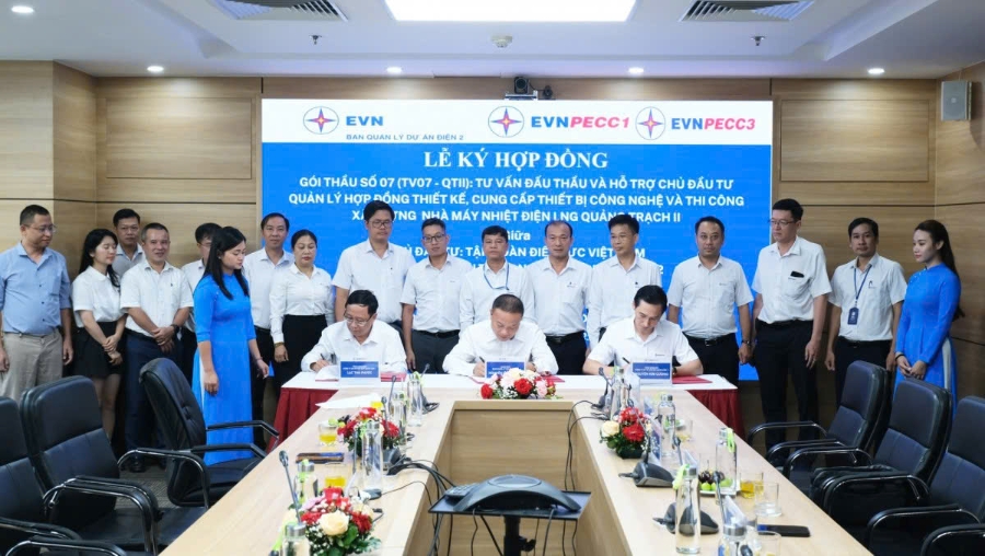 Đại diện các bên ký kết hợp đồng gói thầu số 07 (TV07-QTII) dự án Nhà máy Nhiệt điện LNG Quảng Trạch 2.