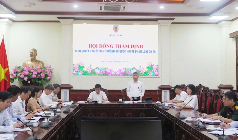Quang cảnh phiên họp Hội đồng thẩm định. Ảnh: MOJ.