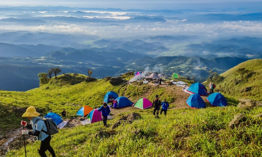 Đỉnh Voi Mẹp có độ cao trên 1.800 m so với mực nước biển, đây là đỉnh núi cao nhất tỉnh Quảng Trị.

