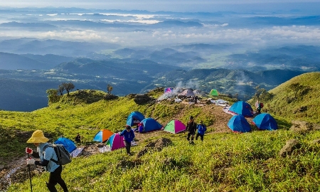Đỉnh Voi Mẹp có độ cao trên 1.800 m so với mực nước biển, đây là đỉnh núi cao nhất tỉnh Quảng Trị.