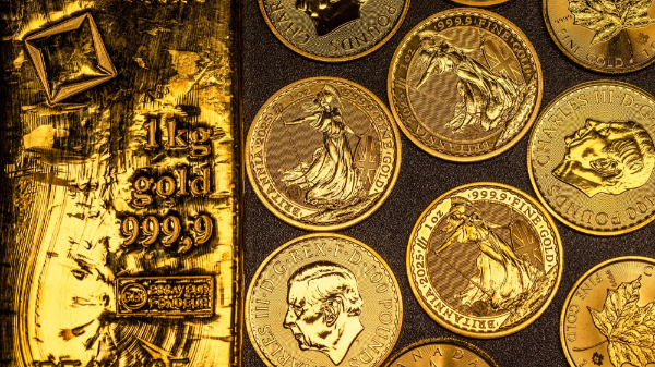 Giá vàng quay đầu lao dốc sau khi “nhảy” lên gần 4.050 USD/oz