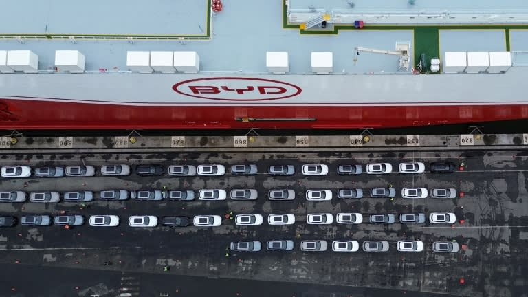 Ô tô điện BYD cập cảng Itajai ở Santa Catarina, Brazil vào tháng 5/2025 - Ảnh: Reuters