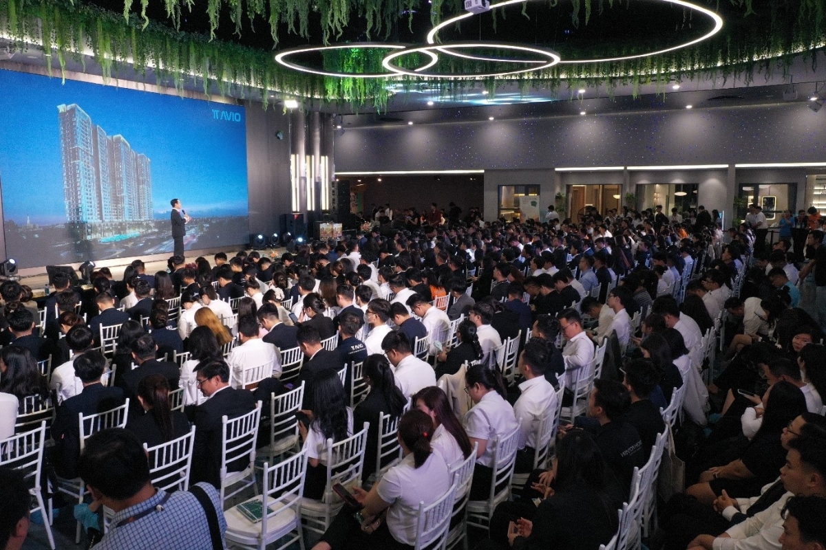 Sự kiện kick off “Catch the last chance” thu hút đông đảo các ‘chiến binh’ sales tham dự.