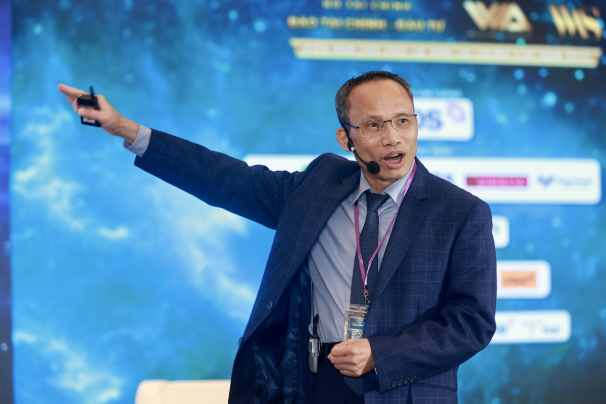 TS. Cấn Văn Lực, Chuyên gia Kinh tế trưởng BIDV, Thành viên Hội đồng Tư vấn chính sách của Thủ tướng Chính phủ chia sẻ tại Diễn đàn.