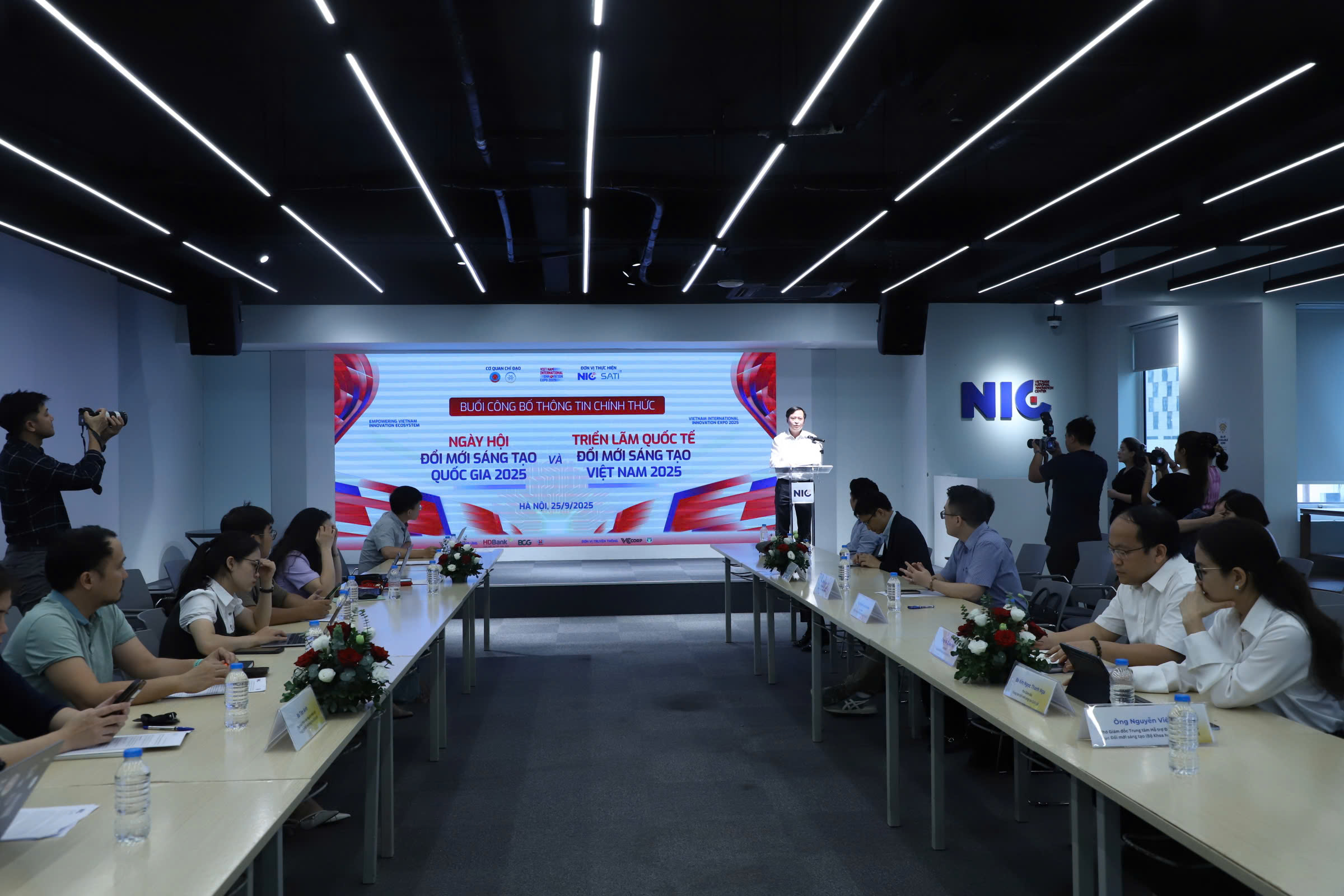Toàn cảnh buổi công bố thông tin về Ngày hội Đổi mới sáng tạo Quốc gia 2025 và Triển lãm quốc tế Đổi mới sáng tạo Việt Nam 2025.