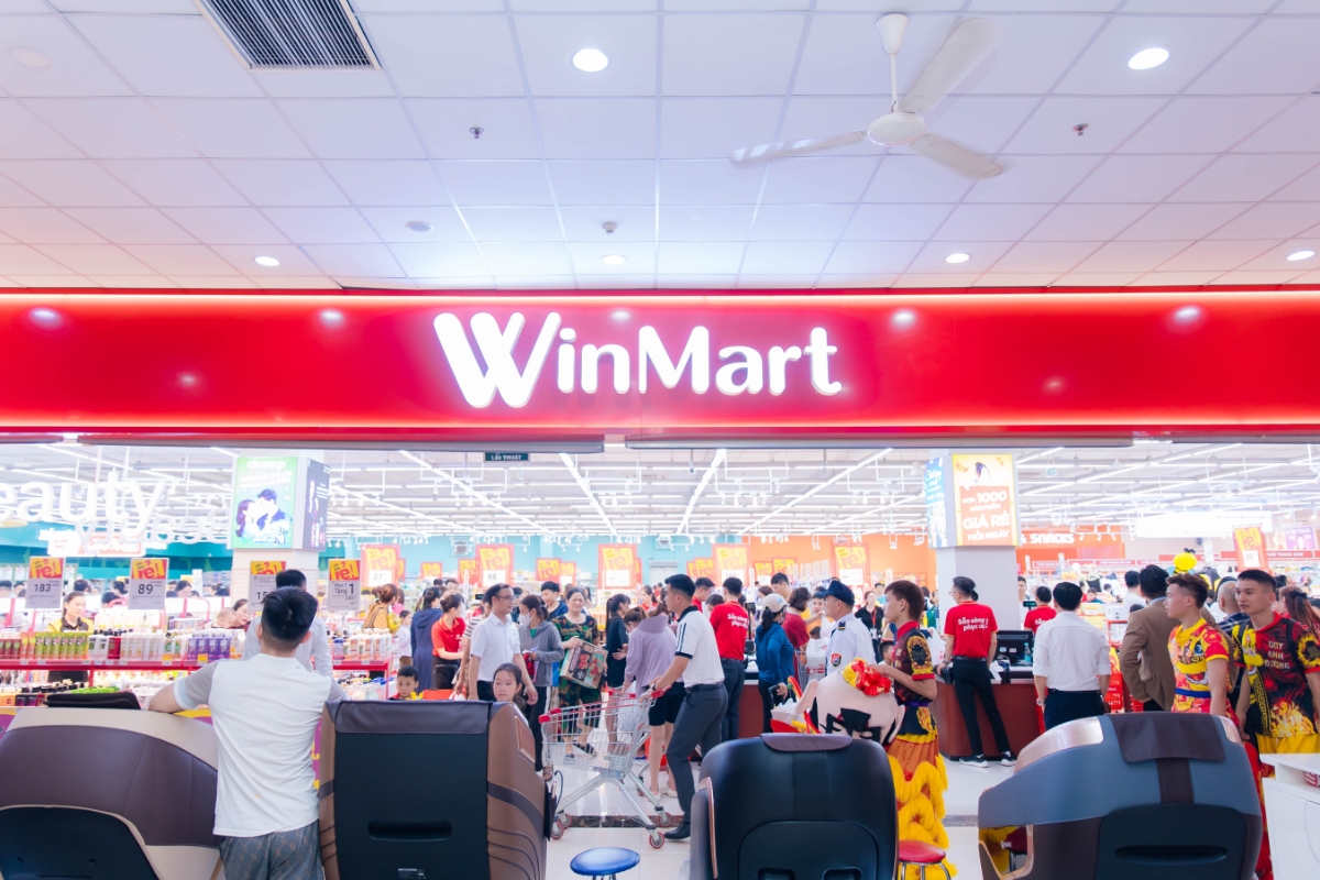 WinMart thu hút đông đảo khách hàng với chương trình giảm giá hàng thiết yếu dịp khai trương.