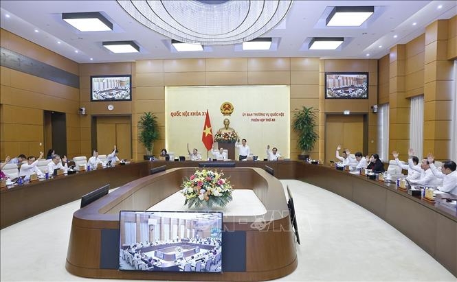 Ủy ban Thường vụ Quốc hội biểu quyết. Ảnh: TTXVN