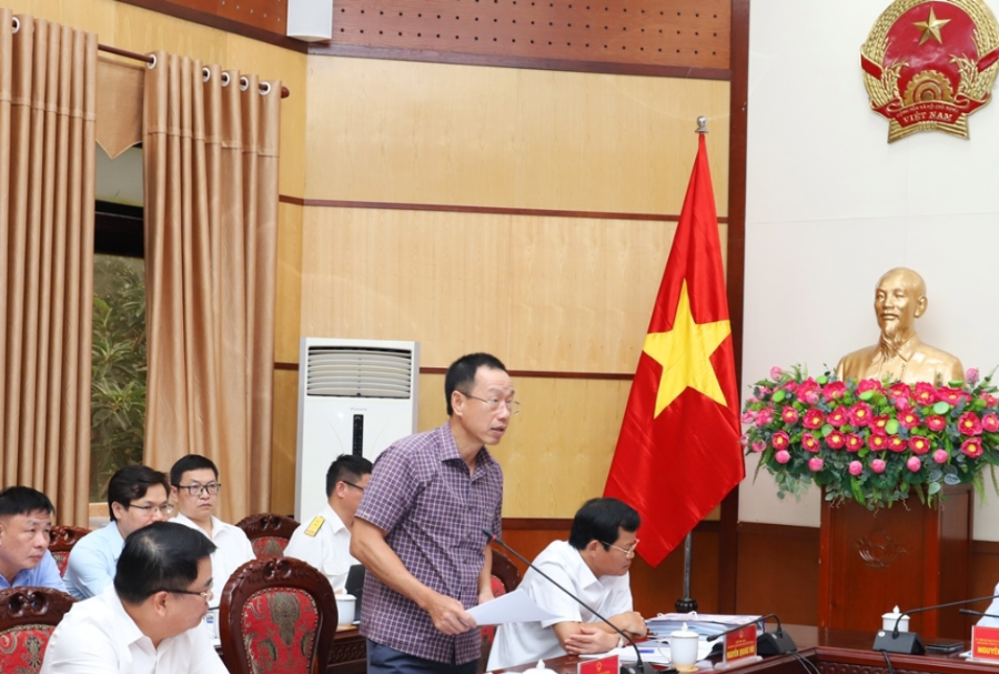 Giám đốc Sở Tài chính Thanh Hoá Lê Quang Hùng phát biểu tại phiên họp.