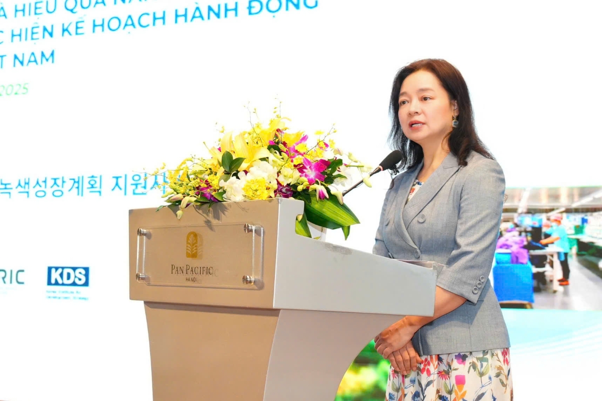 Bà Nguyễn Thị Lâm Giang, Cục trưởng Cục 
Đổi mới sáng tạo, Chuyển đổi xanh và Khuyến công (Bộ Công Thương) phát 
biểu khai mạc hội thảo.