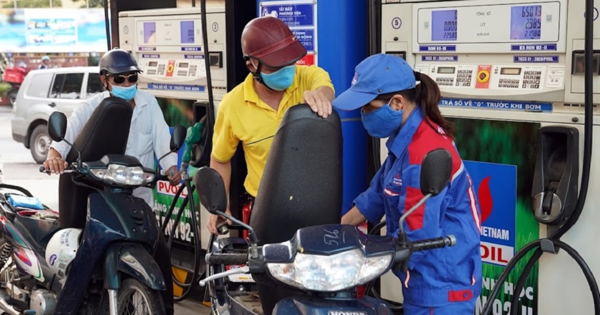 Giá xăng đi xuống, các mặt hàng dầu tăng giảm tùy loại