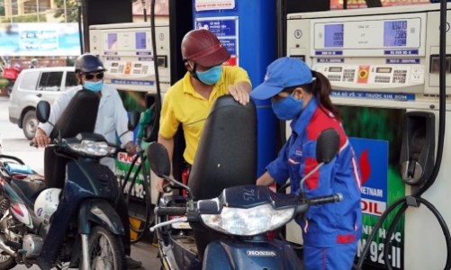 Giá xăng đi xuống, các mặt hàng dầu tăng giảm tùy loại