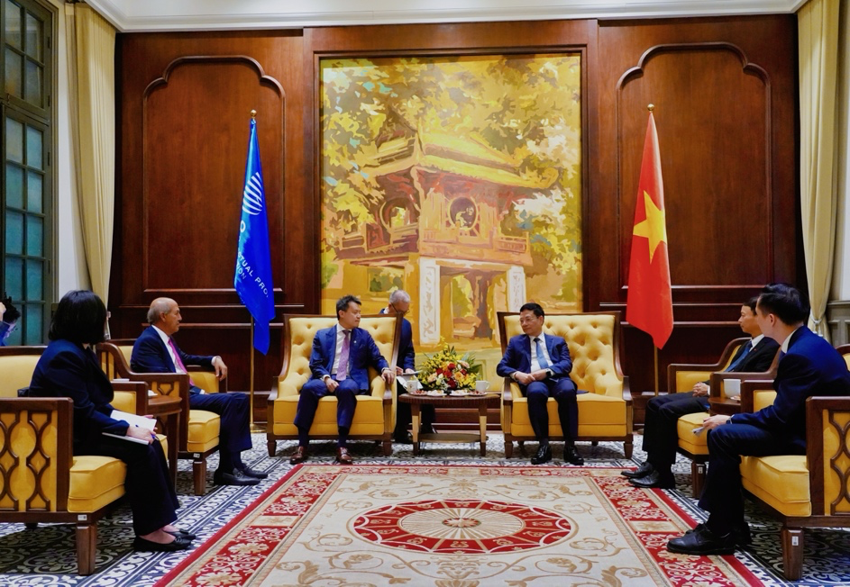 Toàn cảnh buổi làm việc.