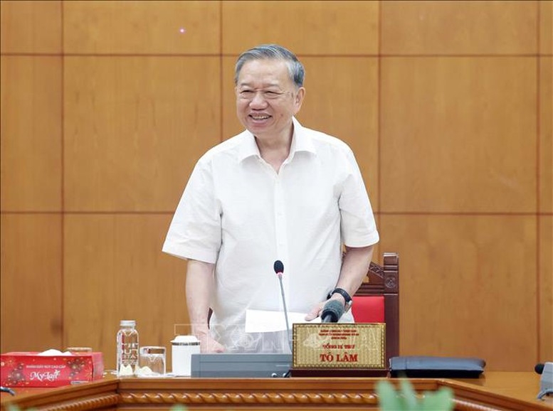 Tổng Bí thư Tô Lâm chủ trì buổi làm việc với Thường trực các Tiểu ban Đại hội XIV của Đảng cho ý kiến tiếp tục hoàn thiện các dự thảo Văn kiện trình Đại hội XIV của Đảng. Ảnh: TTXVN