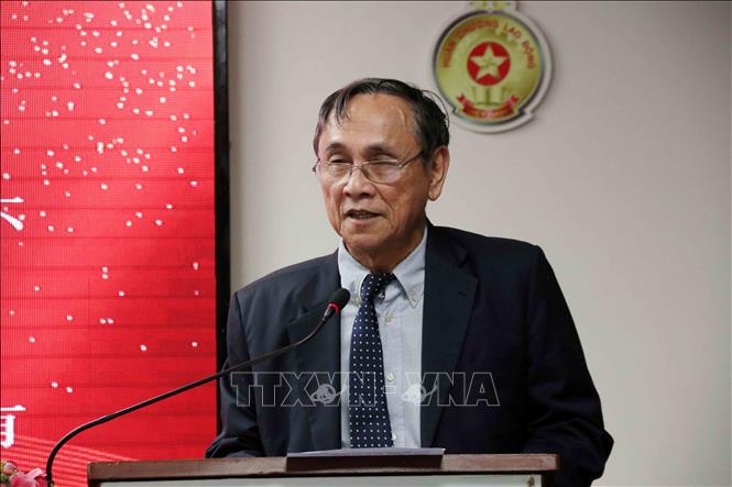 Ông Trần Kháng Chiến, Phó Chủ tịch Hội Hữu Nghị Việt Nam – Trung Quốc Thành phố Hồ Chí Minh, phát biểu tại buổi gặp mặt. Ảnh: TTXVN.