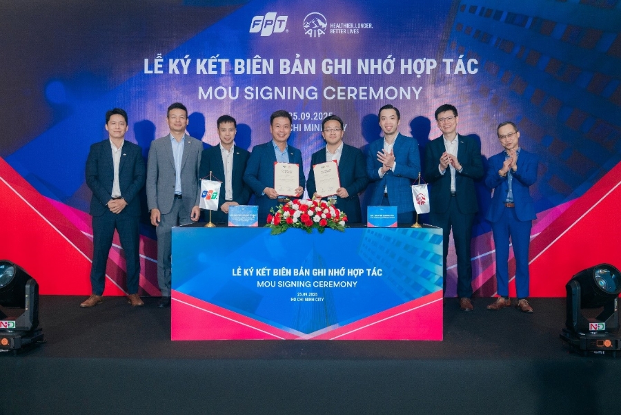 Đại diện AIA và FPT tại buổi lễ ký kết biên bản ghi nhớ hợp tác
