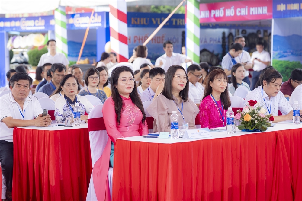 Các đại biểu tham dự hội nghị.