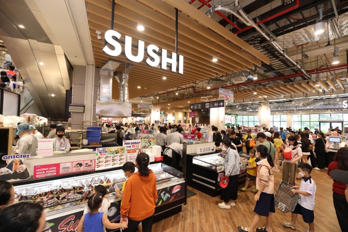 Không chỉ phục vụ nhu cầu mua sắm hàng ngày, AEON Tân An còn đáp ứng nhu cầu về ẩm thực, giải trí của người dân.