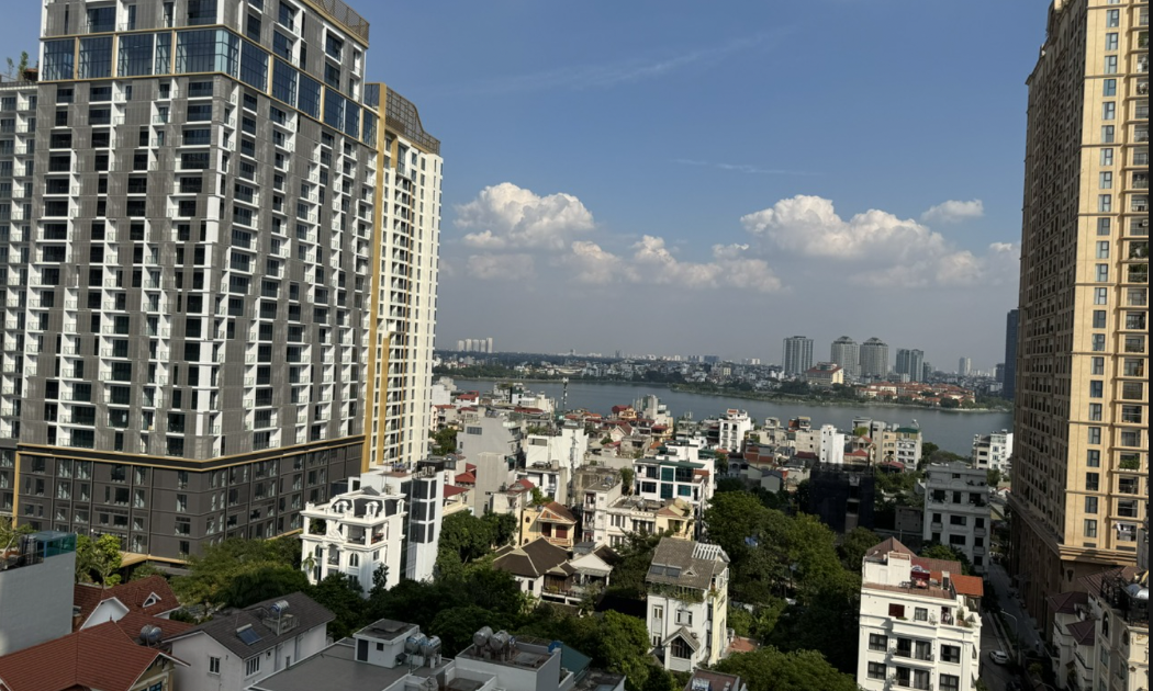 Thị trường bất động sản 2026: Hà Nội ổn định, TP.HCM tăng tốc