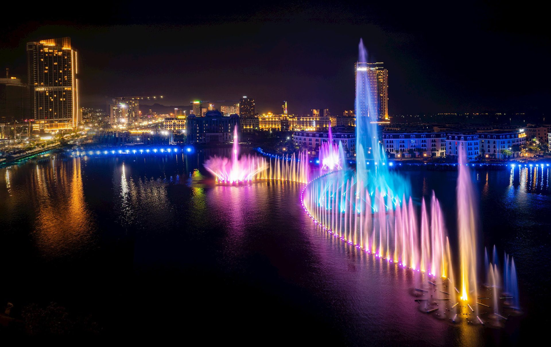 Halo Bay Show tại Quảng Ninh vừa được ra mắt đã đạt 3 kỷ lục Việt Nam.