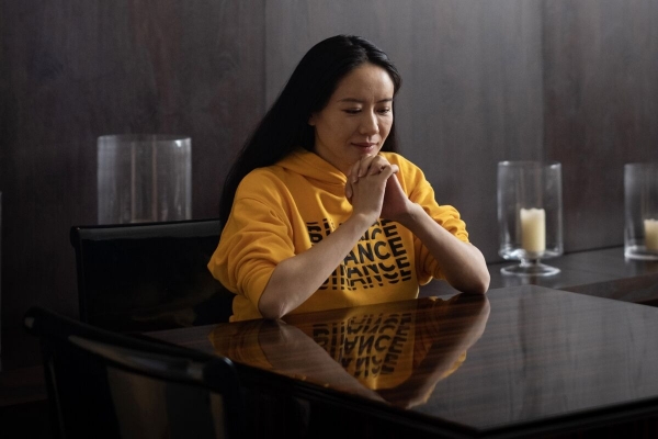 Trong mắt công chúng, CZ luôn là gương mặt đại diện cho Binance: một nhà sáng lập nổi tiếng, táo bạo, không ngại “shitposting” trên Crypto Twitter. Nhưng đằng sau sự hào nhoáng ấy, Yi He mới là người giữ Binance cân bằng và vận hành hiệu quả. Nhiều nhân viên so sánh vai trò của cô với Sheryl Sandberg ở Facebook – người đã giúp Mark Zuckerberg xây dựng đế chế truyền thông xã hội từ thuở sơ khai.