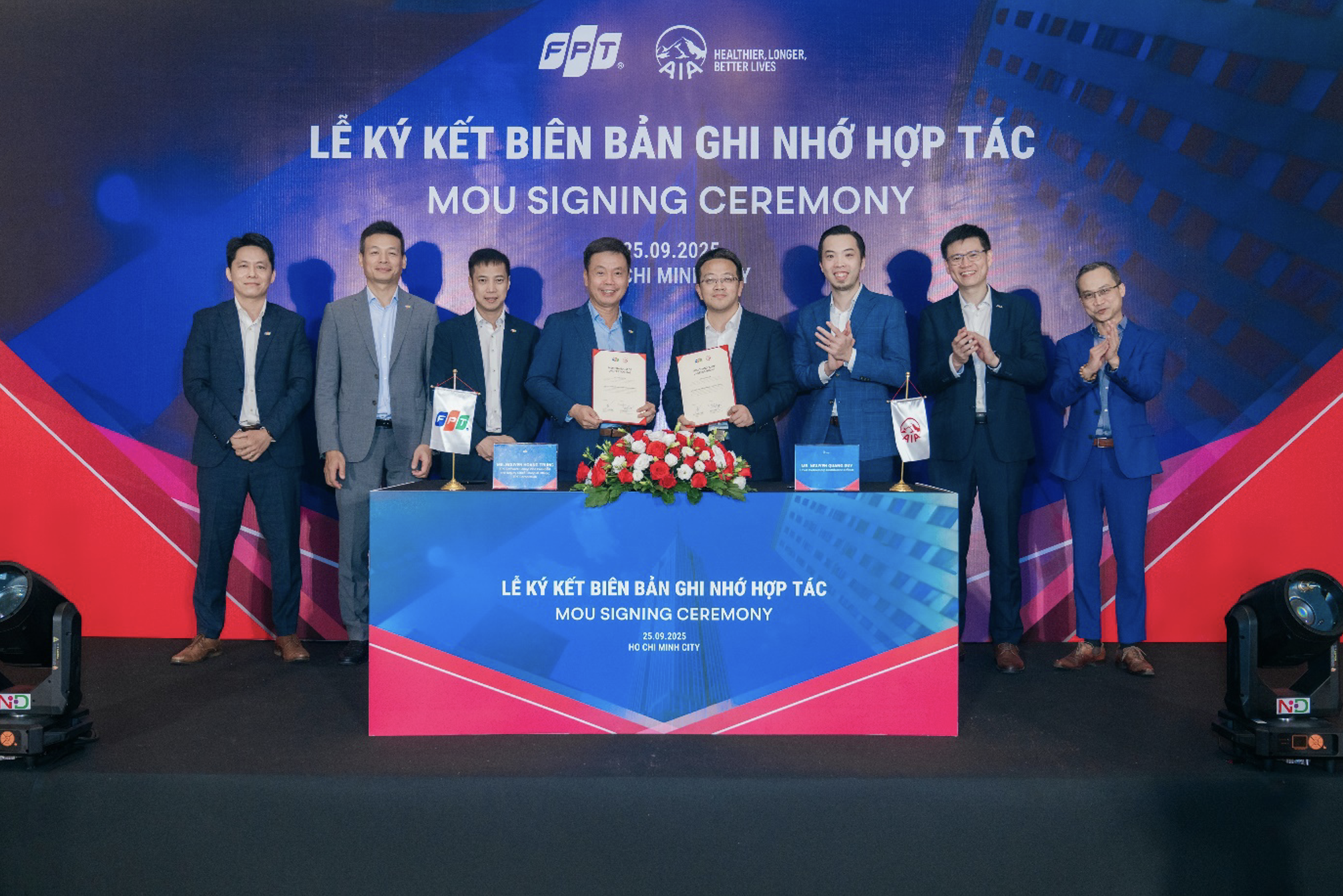 Representatives of AIA and FPT at the MoU signing ceremony