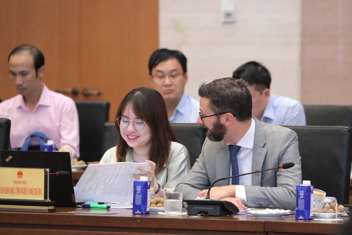 Các đại biểu tham dự hội thảo.