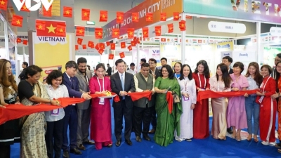 Businesses showcase products at India's largest food & beverage exhibition