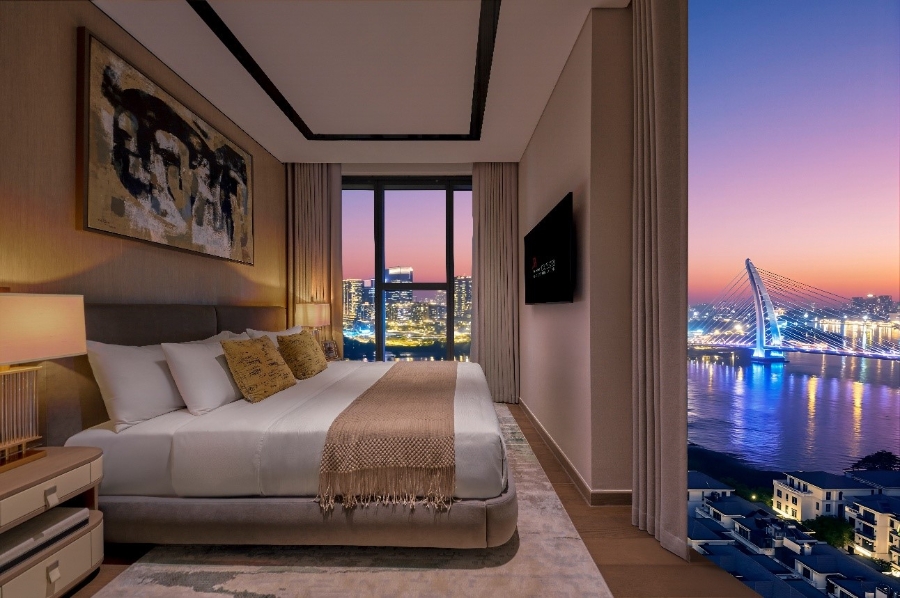 Tầm nhìn xuất sắc tại phòng ngủ căn hộ Marriott Residences phiên bản đặc biệt.