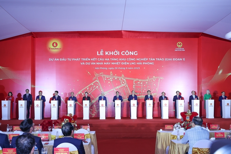 PM attends ground-breaking of Tan Trao IP and Hai Phong LNG Power Plant 